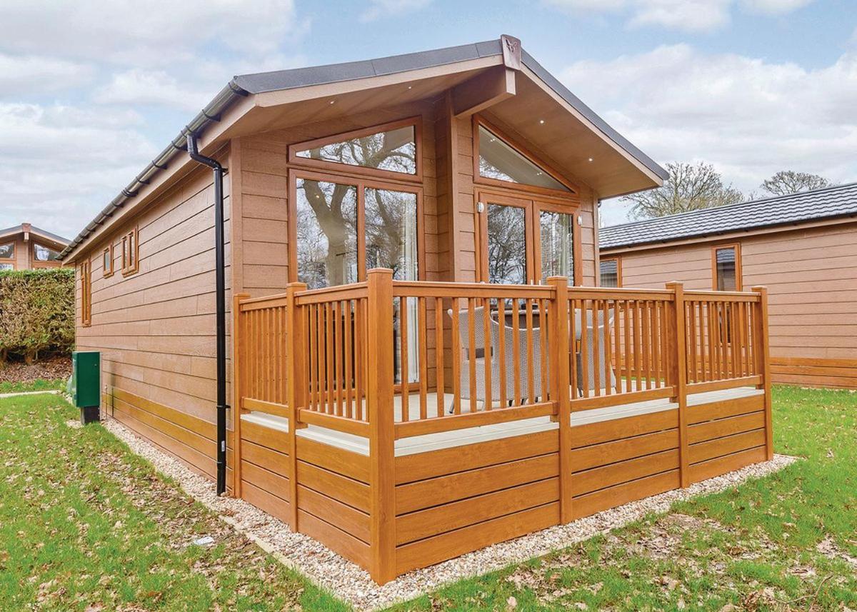 Wareham Forest Lodge Retreat Lytchett Minster Exterior photo
