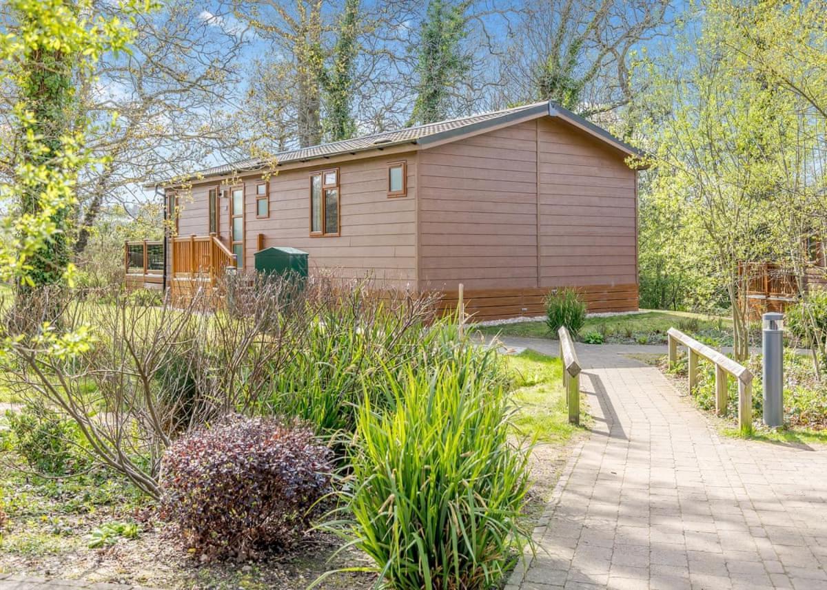 Wareham Forest Lodge Retreat Lytchett Minster Exterior photo