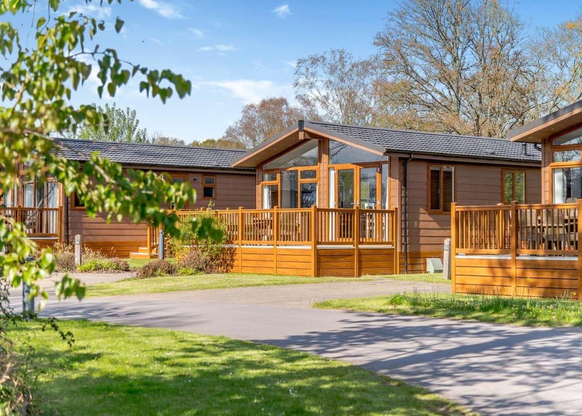 Wareham Forest Lodge Retreat Lytchett Minster Exterior photo